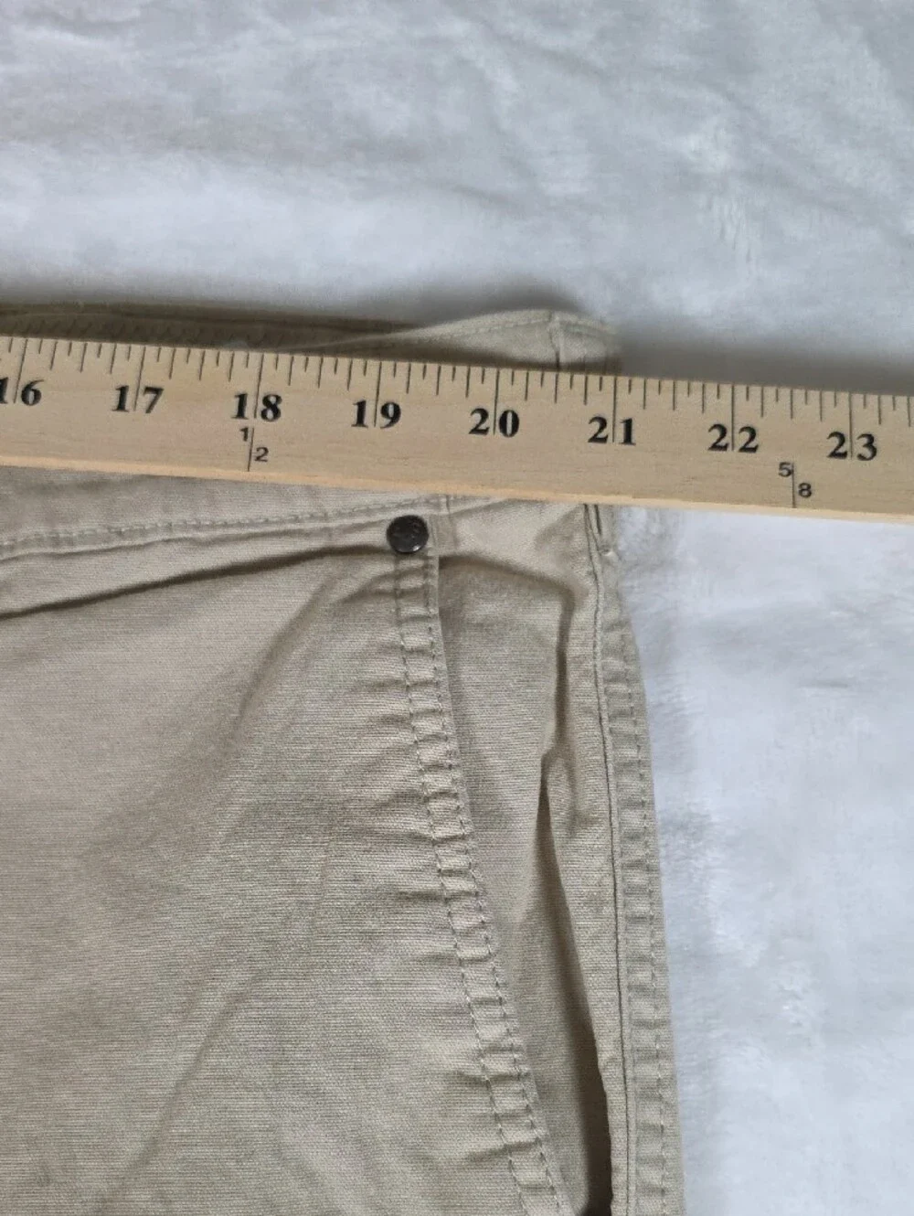Columbia Men's Khaki Flat Front Shorts Size 42